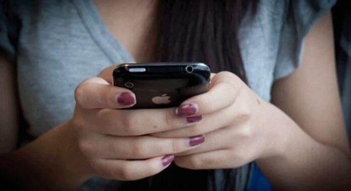 Mídias sociais elevam depressão entre meninas, aponta pesquisa