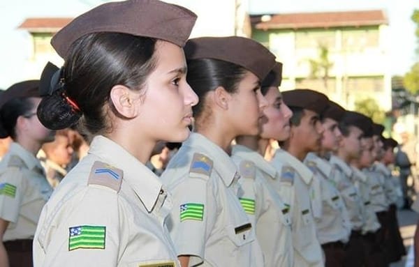 escolas militares