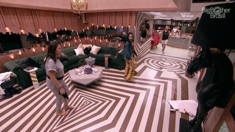 BBB19- Após chuva forte, parte do teto da casa desaba