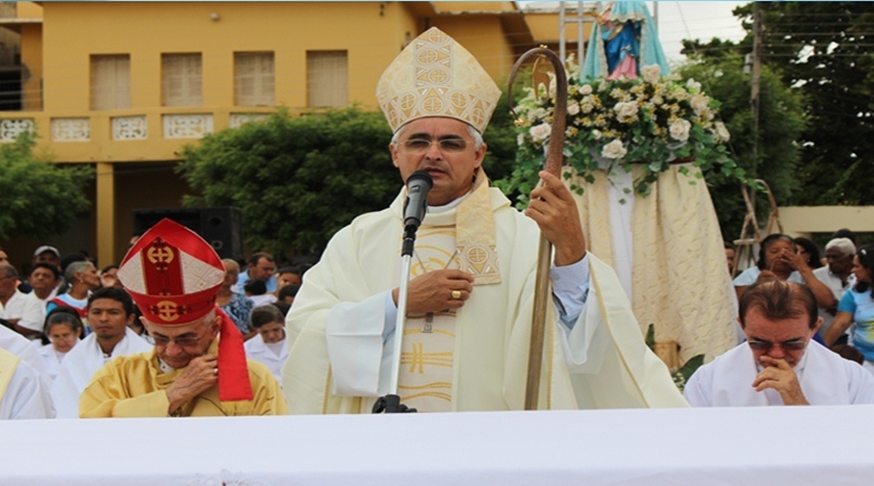 Bispo diocesano, dom Plínio