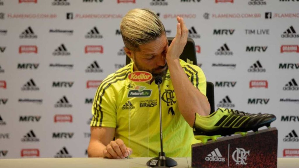 Diego vai às lágrimas ao falar sobre tragédia do Flamengo; confira