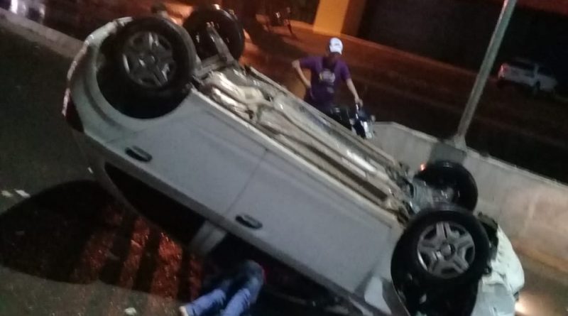 Motorista capota veículo e foge do local do acidente em Picos