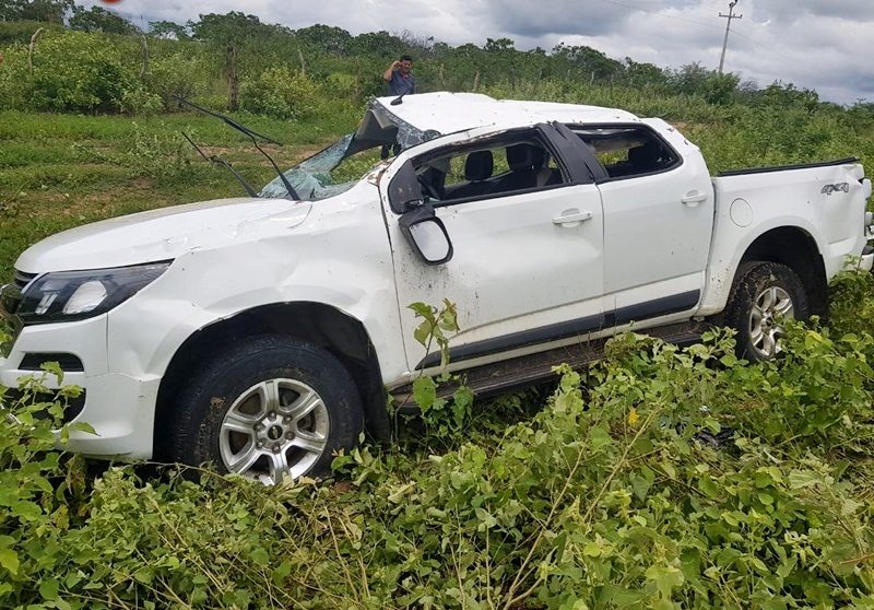 Caminhonete S10 capota na rodovia BR-407, região do município de Jaicós