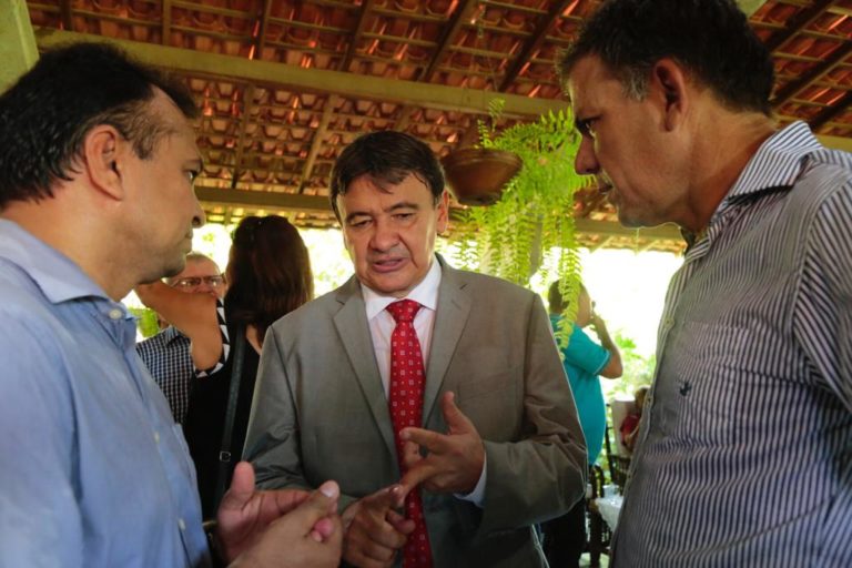 Governador se reúne com presidente da Chesf e discute investimentos em energias renováveis Governador se reúne com presidente da Chesf e discute investimentos em energias renováveis