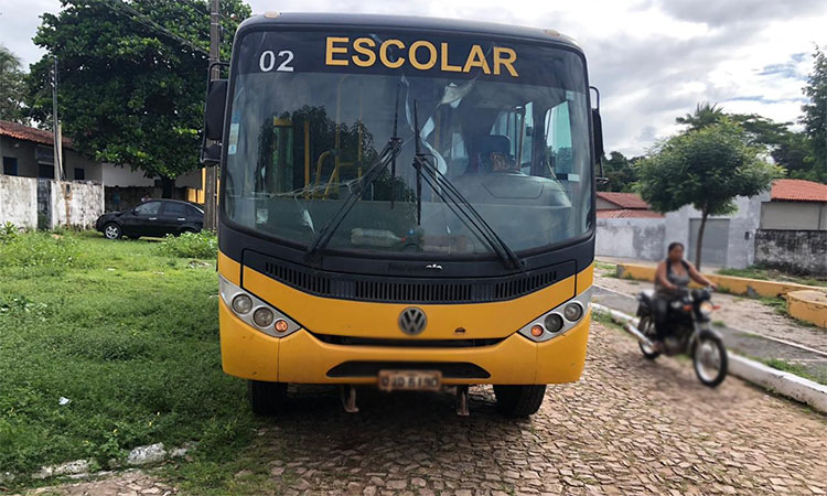 Criança de dois anos é atropelada por ônibus escolar e sobrevive no Piauí