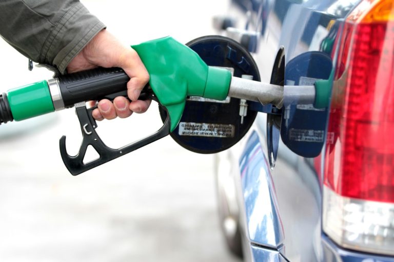 Gasolina e diesel acumulam queda de 8,5% nas bombas desde março Gasolina e diesel acumulam queda de 8,5% nas bombas desde março