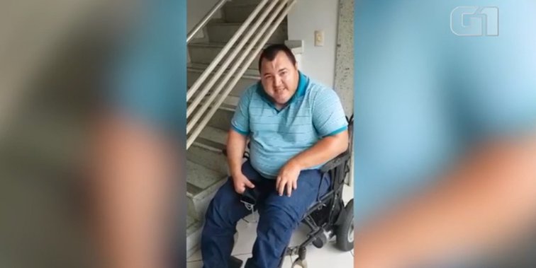 Por falta de banheiro adaptado na Strans, cadeirante urina na calça