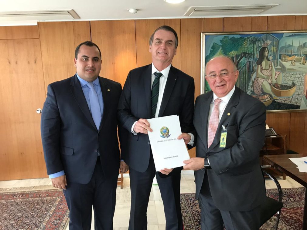 Reunião da bancada do Nordeste e Bolsonaro; Júlio César abre discurso