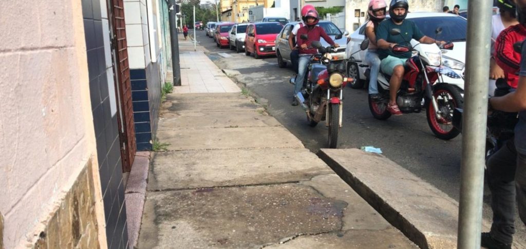 Estudante é baleado ao deixar pensão no Piauí