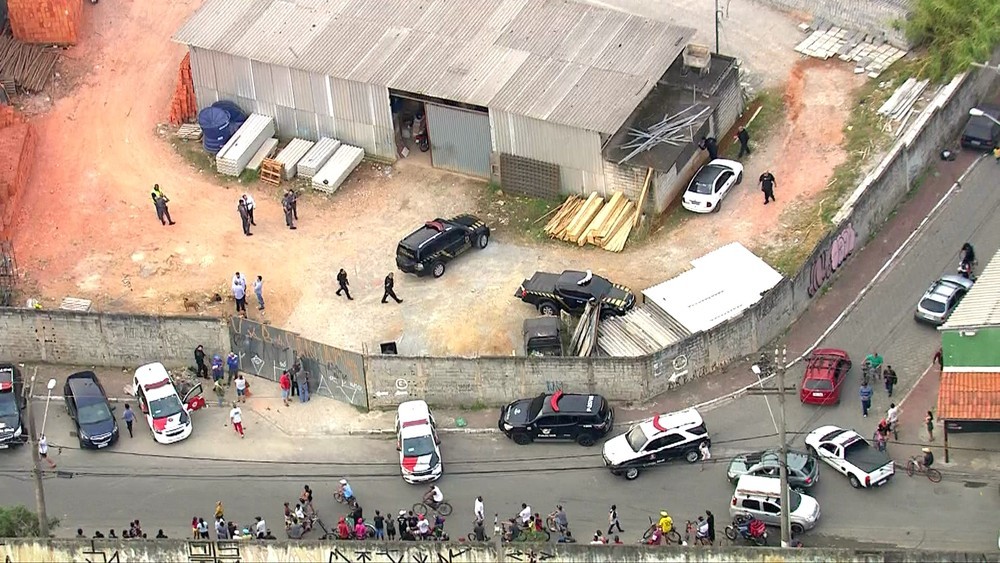 Grupo armado invade terminal de cargas em aeroporto de SP, faz reféns e rouba ouro de carro-forte