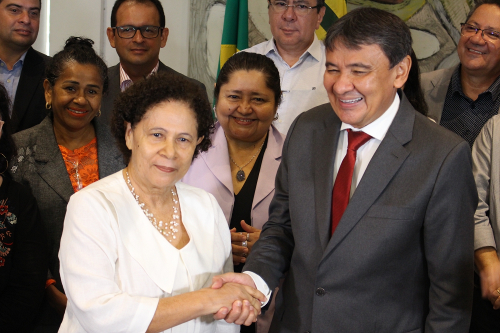 Regina faz 69 anos e ganha homenagem de W. Dias - “Privilégio trabalhar com você”