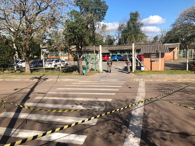 Ataque com machadinha deixa alunos e professora feridos em escola do RS Ataque com machadinha deixa alunos e professora feridos em escola do RS