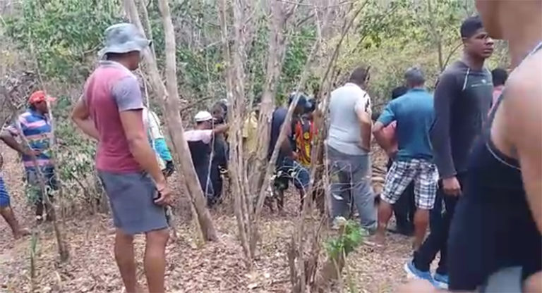Mototaxista é encontrado morto, nu e com o rosto desfigurado Mototaxista é encontrado morto, nu e com o rosto desfigurado
