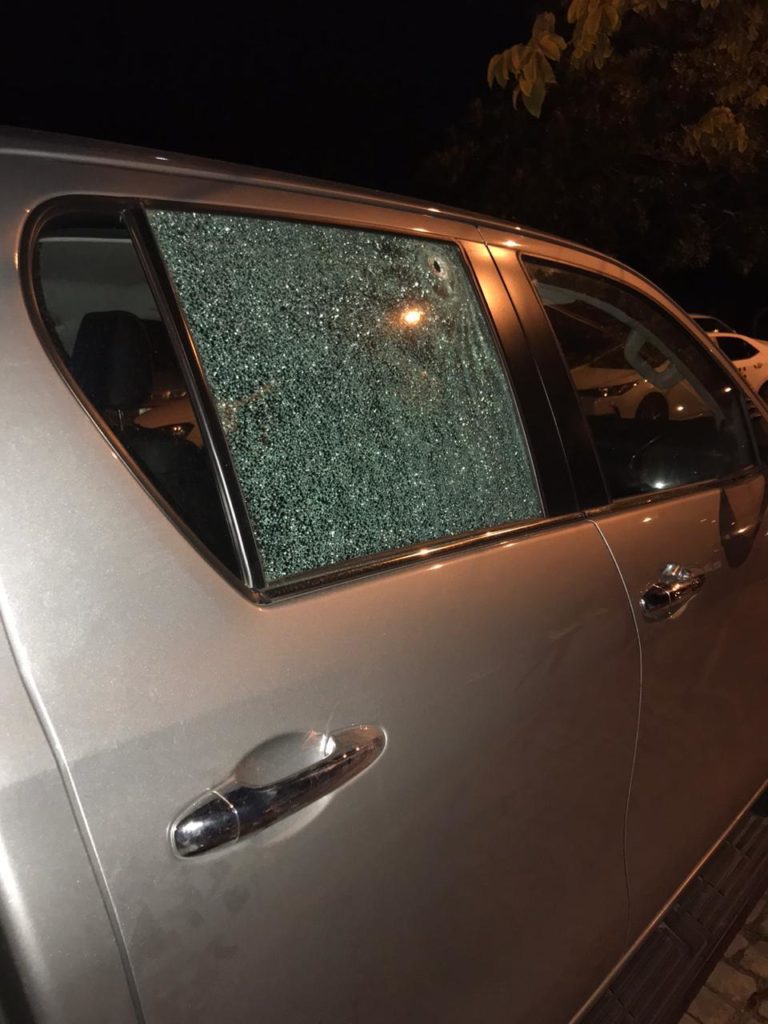 Filho de prefeito de Elesbão Veloso tem carro perfurado por tiros Filho de prefeito de Elesbão Veloso tem carro perfurado por tiros