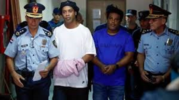 Justiça nega pedido de prisão domiciliar para Ronaldinho Gaúcho