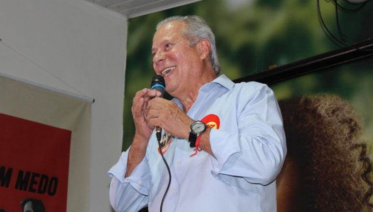 Ex-ministro José Dirceu reúne petistas do Piauí para divulgar livro em Teresina Ex-ministro José Dirceu reúne petistas do Piauí para divulgar livro em Teresina