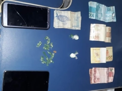 PM de Picos desarticula ponto de vendas de drogas no bairro Parque de Exposição
