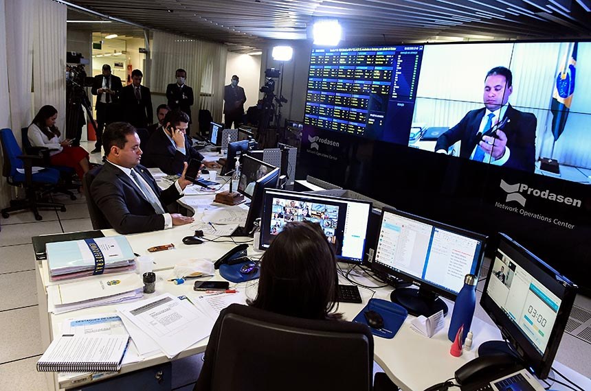 Senado aprova congelamento de salários de servidores públicos até 2021; saúde e segurança ficam de fora