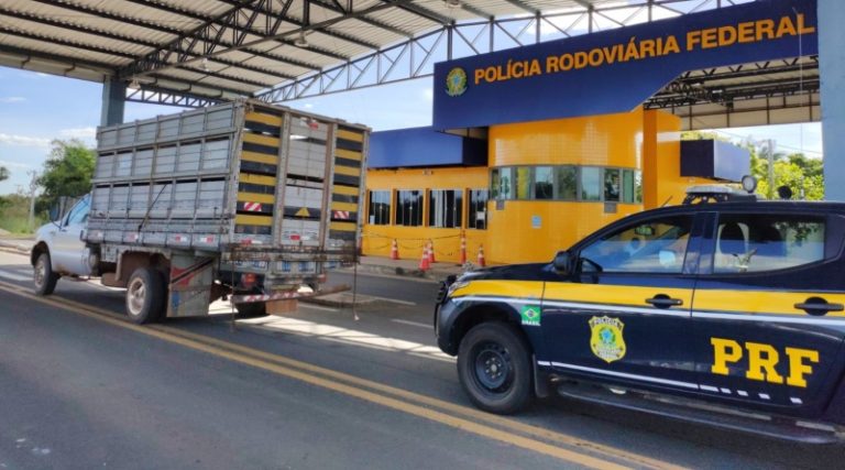Idoso é preso com caminhão roubado na BR 343 Idoso é preso com caminhão roubado na BR 343