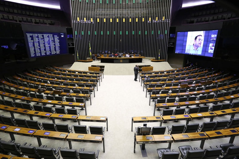 Câmara aprova MP que extingue PIS-Pasep e libera saque do FGTS