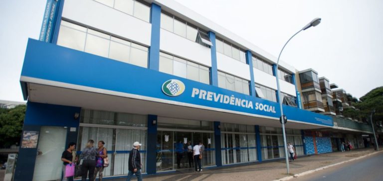 INSS inicia pagamento de segunda parcela do 13º salário a aposentados INSS inicia pagamento de segunda parcela do 13º salário a aposentados