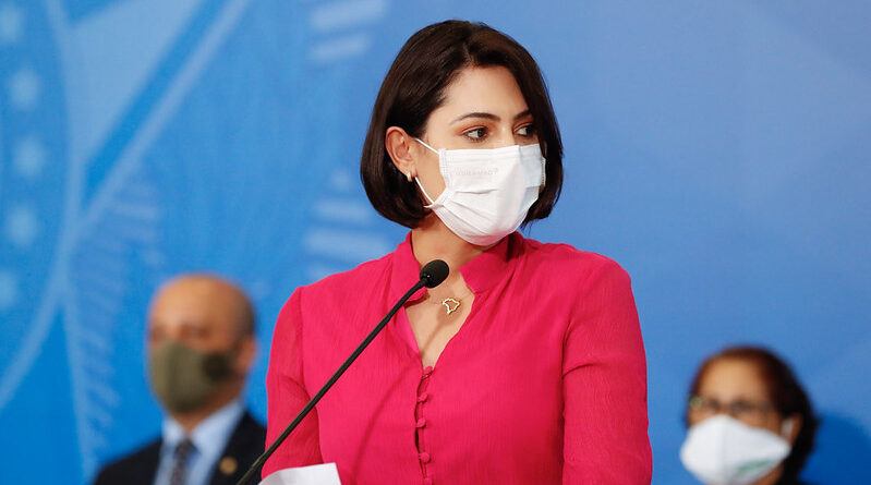 Michelle Bolsonaro está com coronavírus mas sem sintomas, diz Presidência
