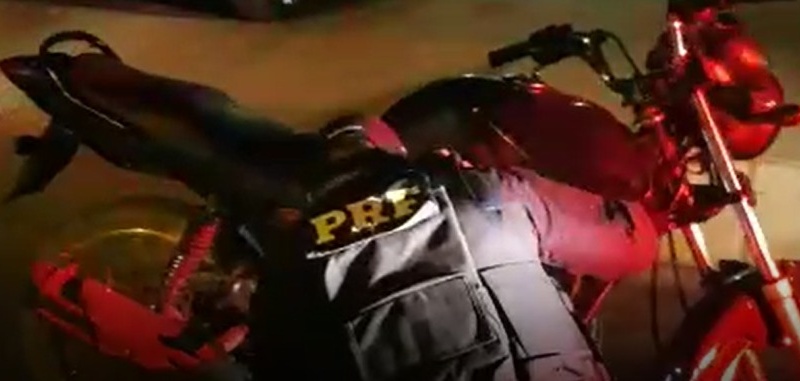 PICOS PRF recupera na BR 316 motocicleta que havia sido tomada de assalto