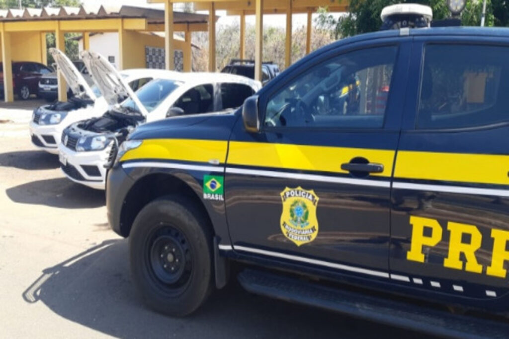 PRF apreende em Picos dois veículos clonados que haviam sido roubados no estado de Pernambuco