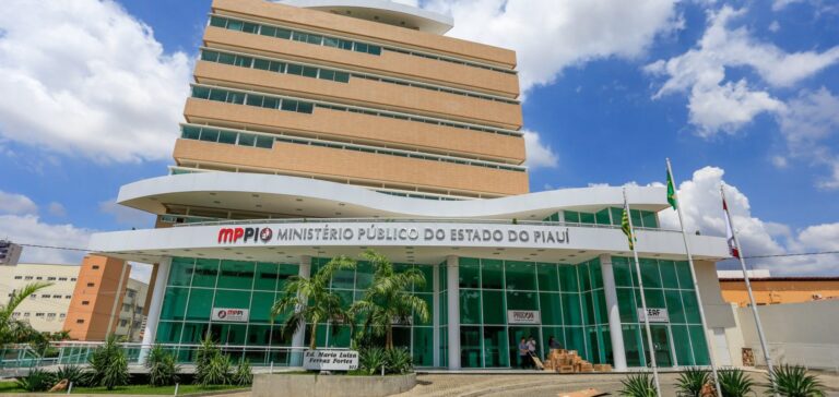 Partidos e candidatos são multados por descumprimento de decisão em município do Piauí Partidos e candidatos são multados por descumprimento de decisão em município do Piauí