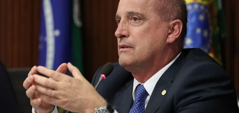 Governo Federal quer trocar auxílio emergencial por microcrédito de R$ 25 bilhões Governo Federal quer trocar auxílio emergencial por microcrédito de R$ 25 bilhões