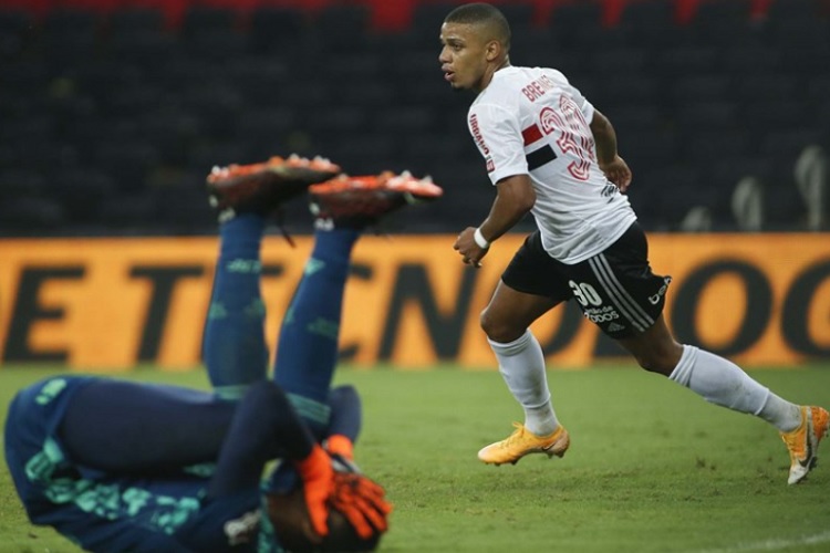 Na estreia de Ceni no Flamengo, Brenner brilha e garante vitória do São Paulo Na estreia de Ceni no Flamengo, Brenner brilha e garante vitória do São Paulo