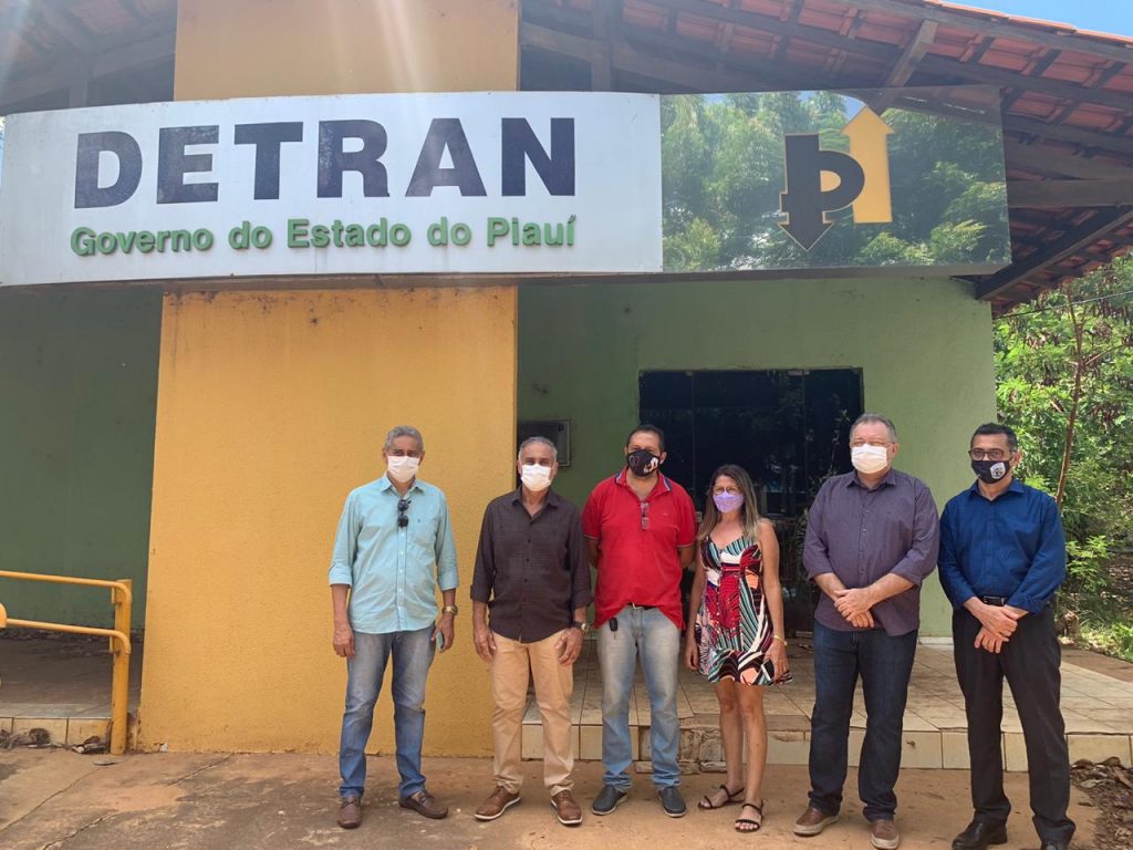 Araujinho intermedia instalação de órgãos estaduais em Picos