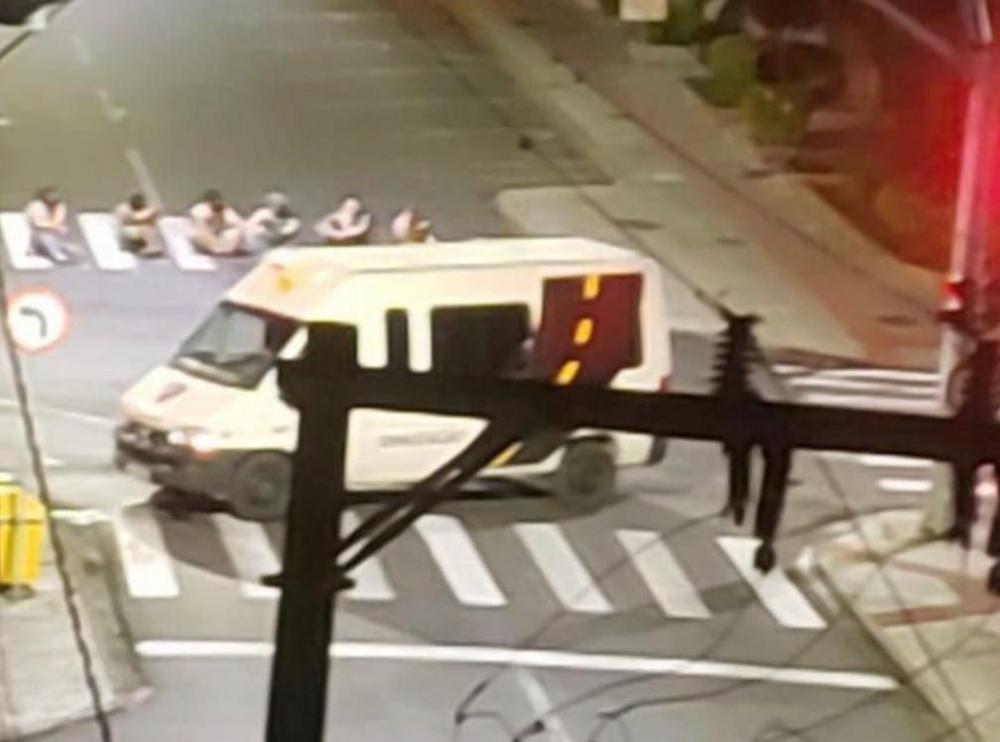 Criciúma (SC) vive 'noite de terror' durante assalto a bancos