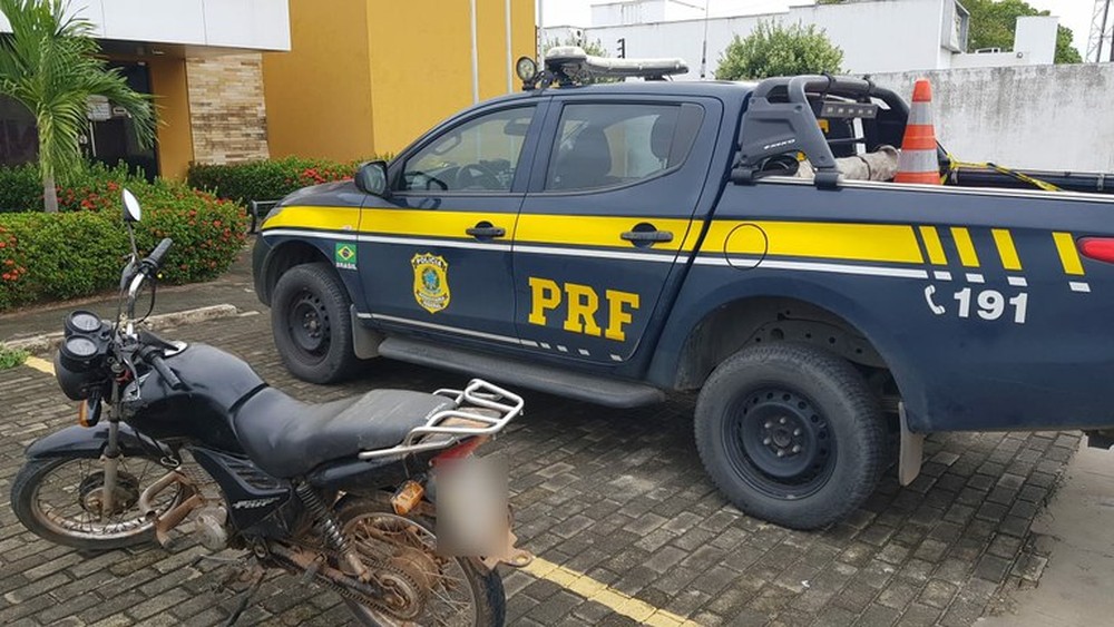 Idoso é preso pela PRF conduzindo veículo roubado na BR 343