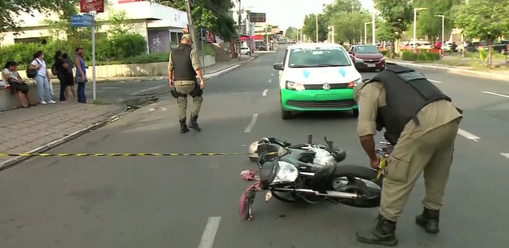 Vítima de assalto reage e dois suspeitos são baleados na Av. Frei Serafim, em Teresina