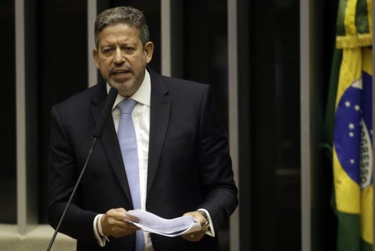Lira eleva teto de desconto do IR para R$ 7.350 e beneficiará 500 mil pessoas Lira eleva teto de desconto do IR para R$ 7.350 e beneficiará 500 mil pessoas