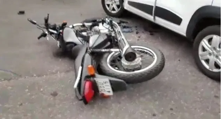 Jovem de 19 anos morre após colisão entre carro e moto no litoral do Piauí