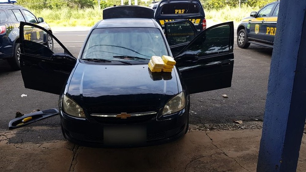 PRF apreende tabletes de cocaína durante abordagem de veículo na BR-316 em Teresina