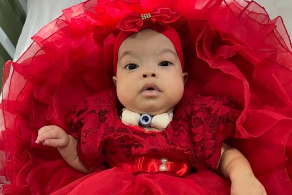 Bebê que vivia com ajuda de aparelho elétrico morre após queda de energia