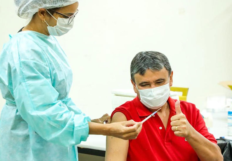Wellington Dias recebe a 2ª dose da vacina contra a covid-19