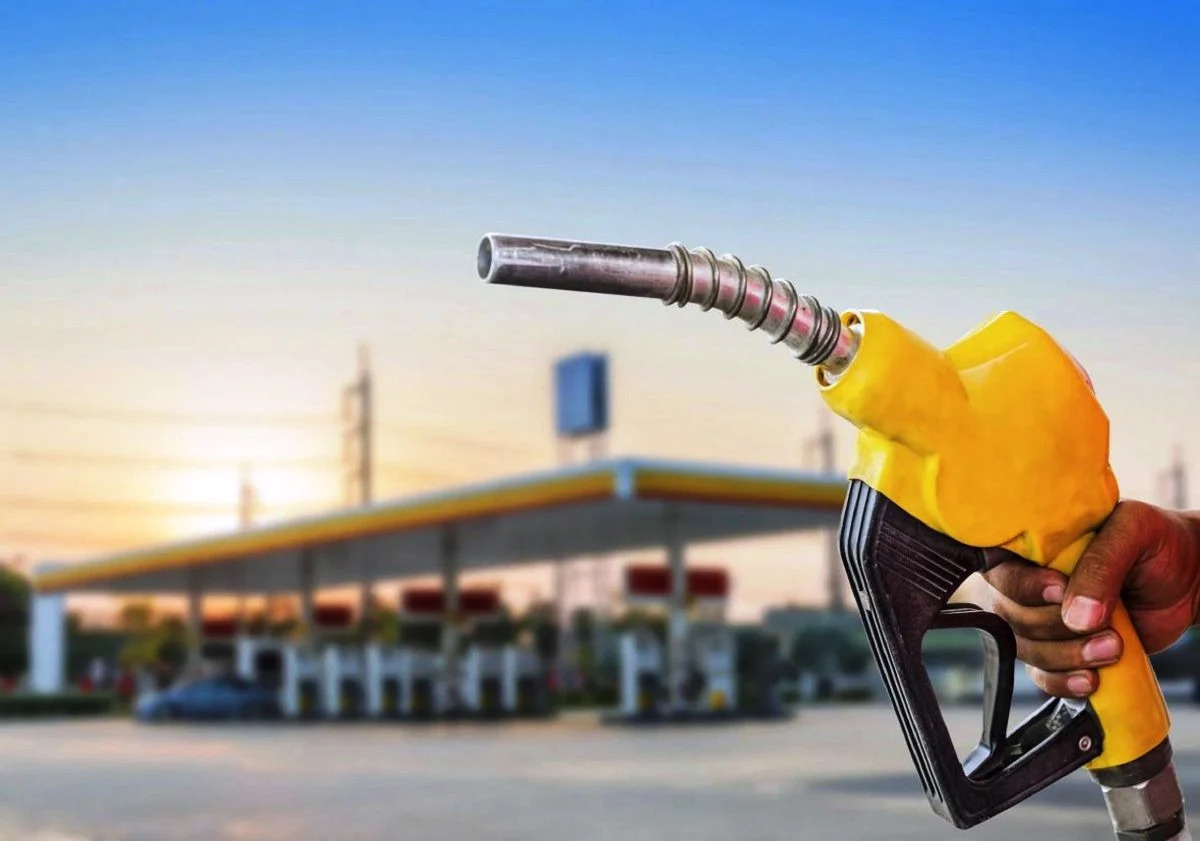 posto-combustivel-mangueira-abastecer-carro-1