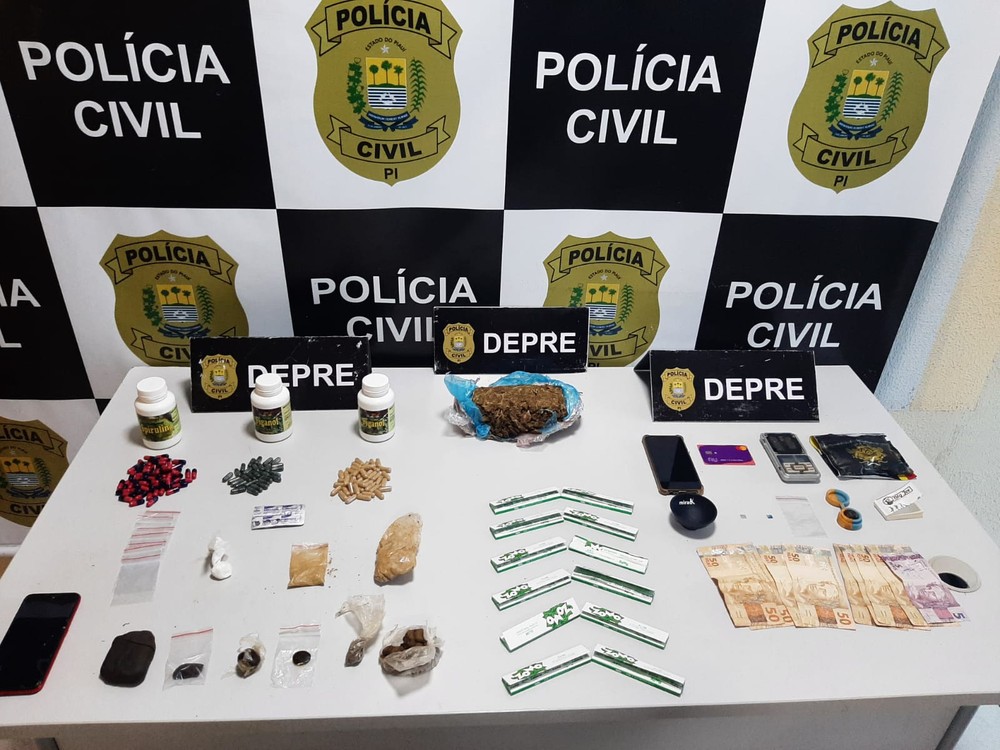 Jovens são autuados em flagrante com haxixe, maconha, cocaína, MDMA e LSD na rodoviária