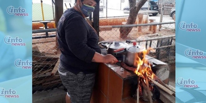 Com alta do gás, família improvisa fogão a lenha com lata de óleo e madeiras da rua