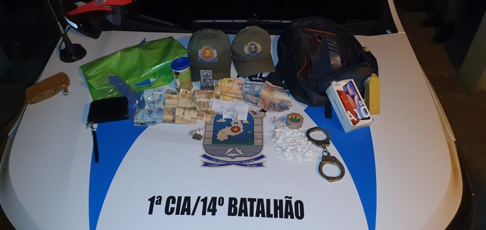 PM prende duas mulheres suspeitas de vender cocaína em bar durante festejos em Santa Cruz do Piauí