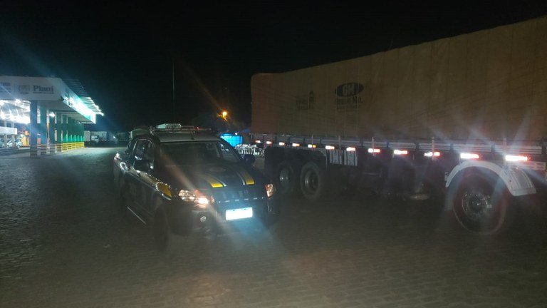 PRF apreende carregamento de gesso transportado sem nota fiscal em Vila Nova do Piauí