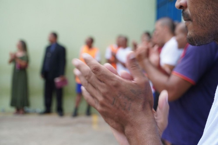 Religiosidade é inserida na rotina de detentos no Piauí Religiosidade é inserida na rotina de detentos no Piauí