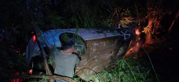 Em Picos, acidente de carro deixa idoso de 74 anos preso nas ferragens
