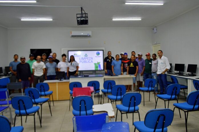 Nova Secretária de Meio Ambiente é apresentada durante encontro voltado para limpeza pública em Marcolândia - DSC_0244