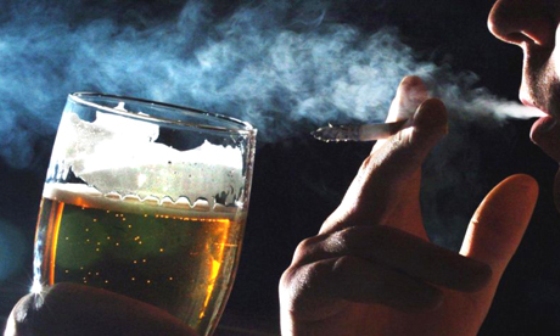 cigarro-e-bebida