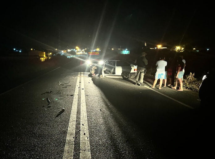Carro de passeio colide contra caminhão bitrem na BR-316 em Alegrete do Piauí